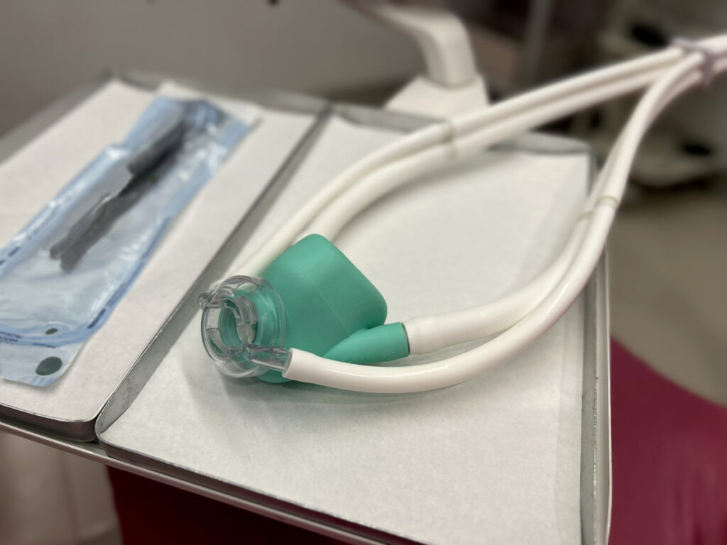 Nitrous oxide mask for dental sedation